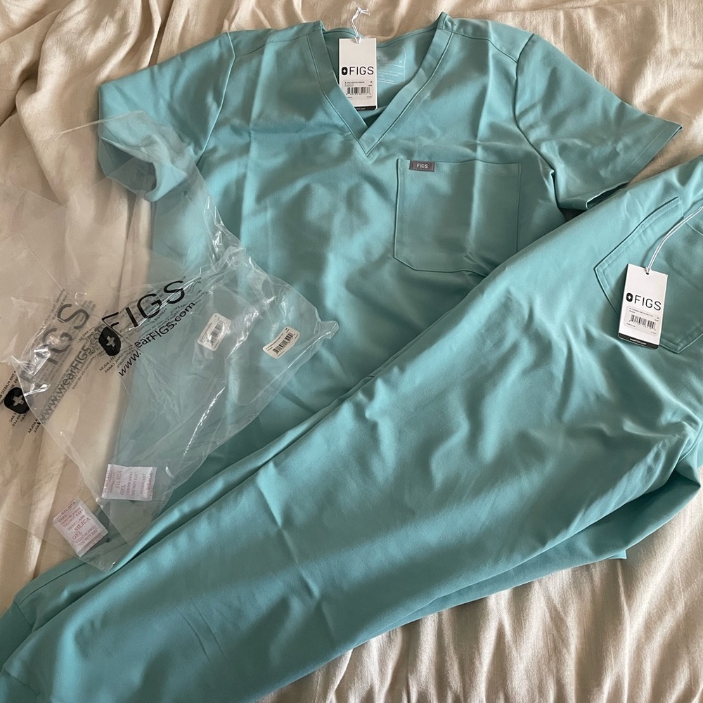 FIGS- Seaglass Zamora High Waister Joggers and Catarina One Pocket Scrub Top